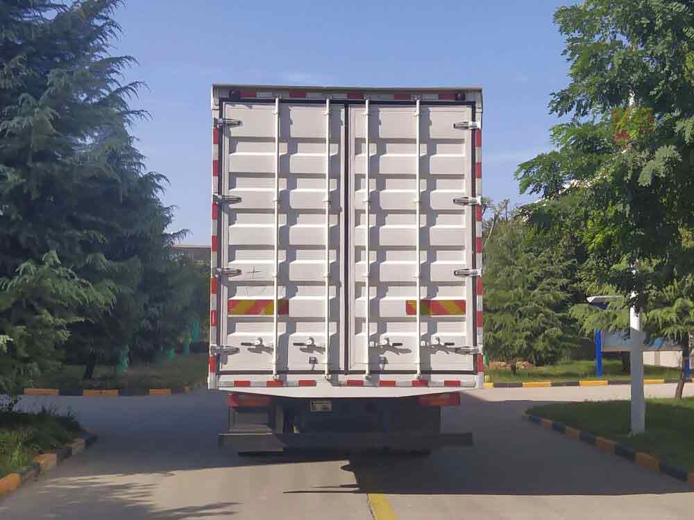 陜汽牌SX5189XXYVB721廂式運(yùn)輸車(chē)公告圖片