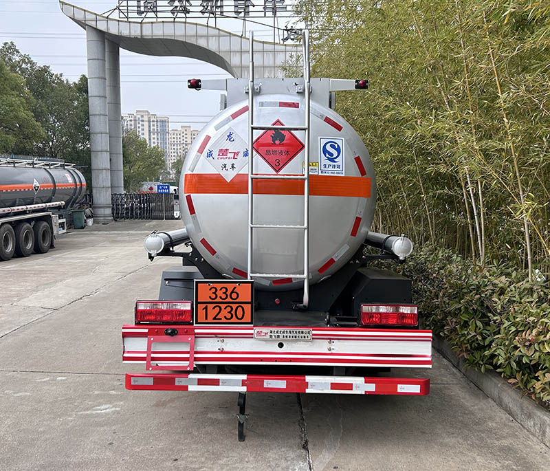 楚飛牌CLQ5120GRY6E易燃液體罐式運輸車公告圖片