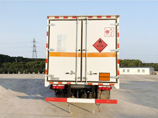 楚勝牌CSC5125XRY6易燃液體廂式運(yùn)輸車公告圖片