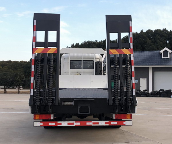 東風(fēng)牌DFH5250TPBBX1平板運(yùn)輸車公告圖片