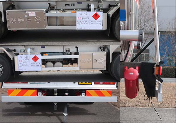 凌宇牌CLY5321GYYE2鋁合金運油車公告圖片