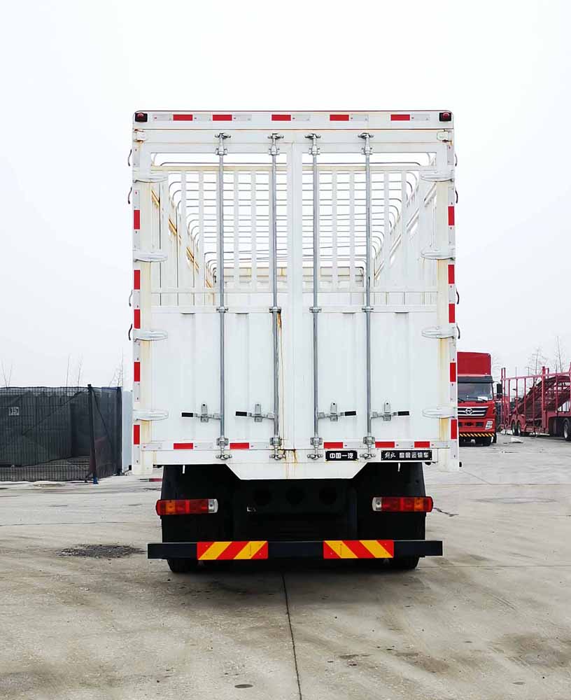 解放牌CA5310CCQP77K24T4E6畜禽運輸車公告圖片