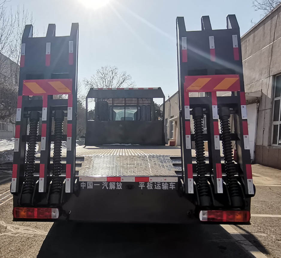 解放牌CA5180TPBPK15L2E6A80平板運(yùn)輸車公告圖片