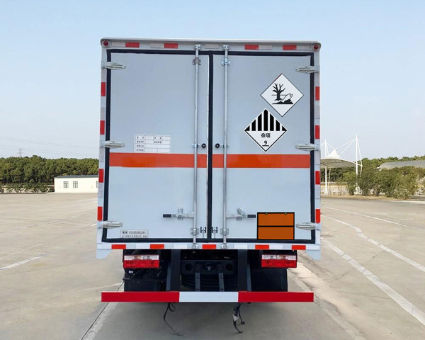 楚勝牌CSC5125XZW6雜項(xiàng)危險(xiǎn)物品廂式運(yùn)輸車(chē)公告圖片
