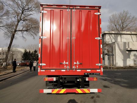 解放牌CA5180XXYP62K1L4A2E6廂式運(yùn)輸車公告圖片