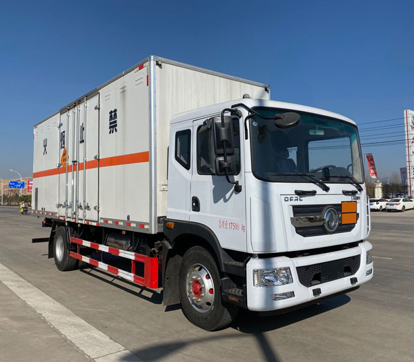 楚勝牌CSC5185XQY6爆破器材運(yùn)輸車(chē)