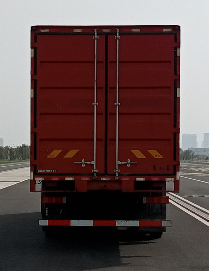 東風(fēng)牌DFH5250XXYD7廂式運(yùn)輸車公告圖片