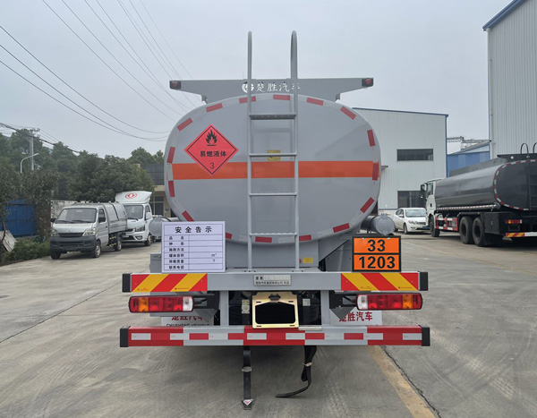 楚勝牌CSC5180GYYC6A運(yùn)油車公告圖片