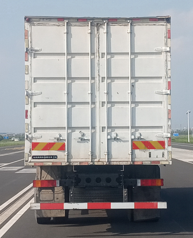 東風(fēng)牌DFH5250XXYD6廂式運(yùn)輸車公告圖片