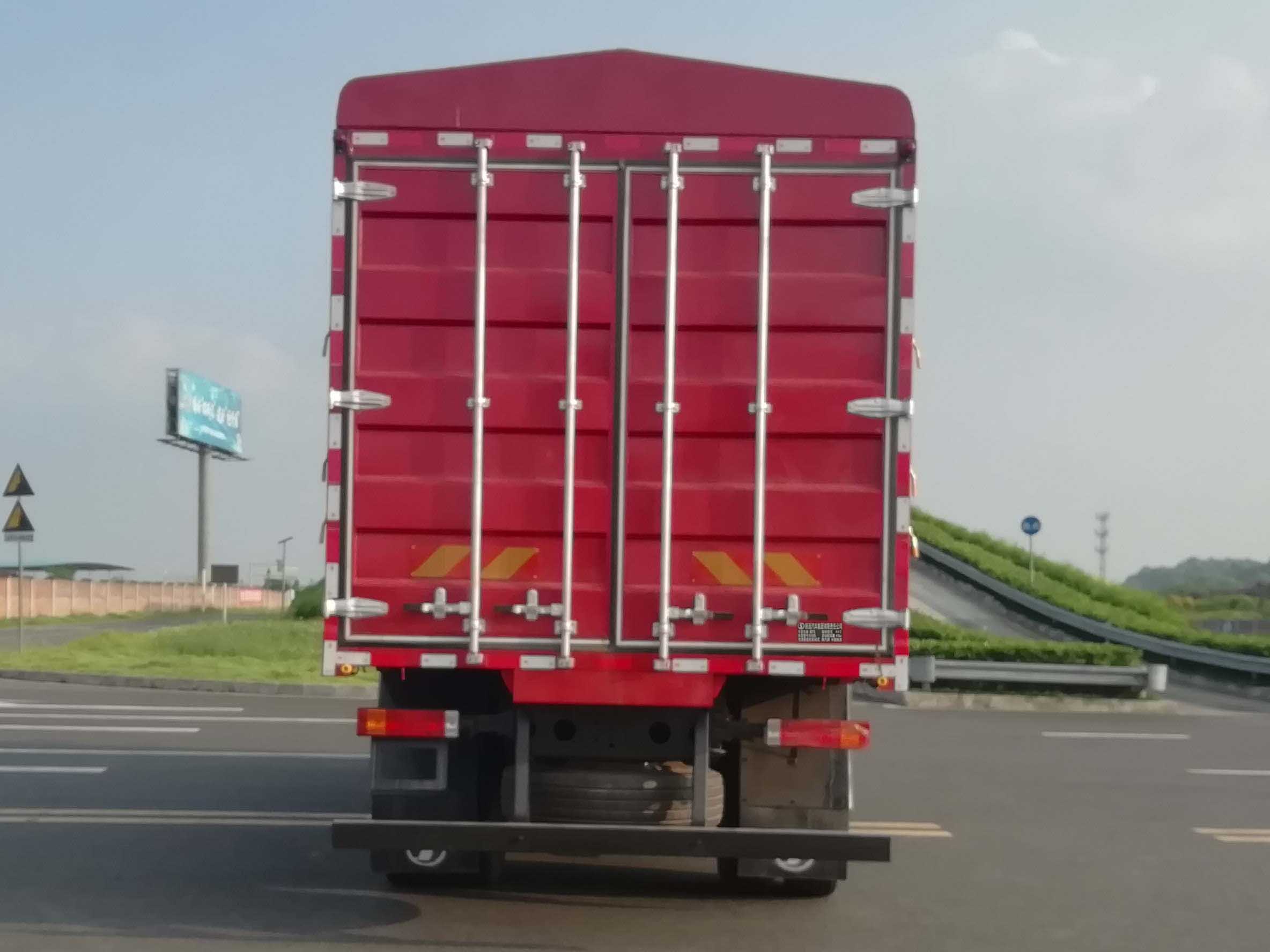 陜汽牌SX5251CCYGP6389倉柵式運輸車公告圖片