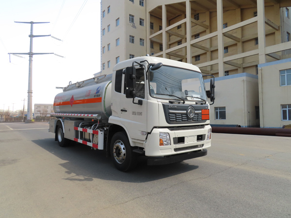 陸平機器牌LPC5180GJYD6加油車