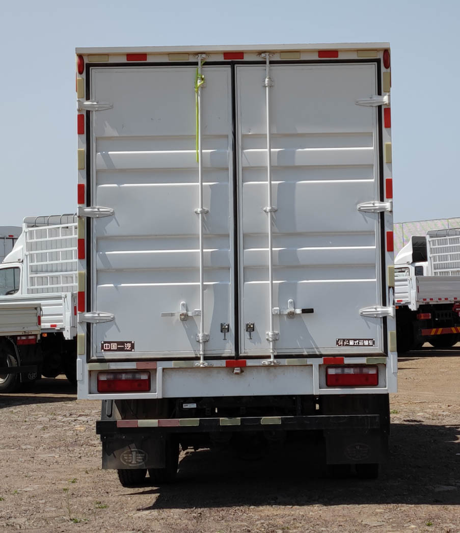 解放牌CA5040XXYP40K59L2E6A85廂式運輸車公告圖片