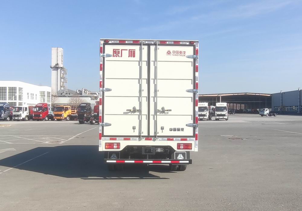 豪沃牌ZZ5047XXYG3214F144廂式運輸車公告圖片