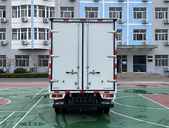 福田牌BJ5045XXY8JB6-30廂式運(yùn)輸車公告圖片