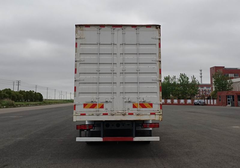 汕德卡牌ZZ5266XXYN56CGF1K廂式運(yùn)輸車公告圖片