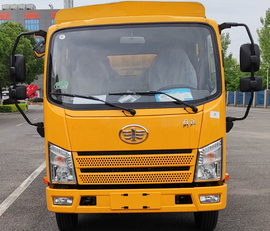 解放牌CA5070CCYP40K51L2RE6A85倉柵式運輸車公告圖片