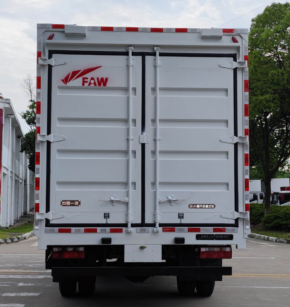 解放牌CA5110XYKP40K59L3E6A84翼開(kāi)啟廂式車公告圖片