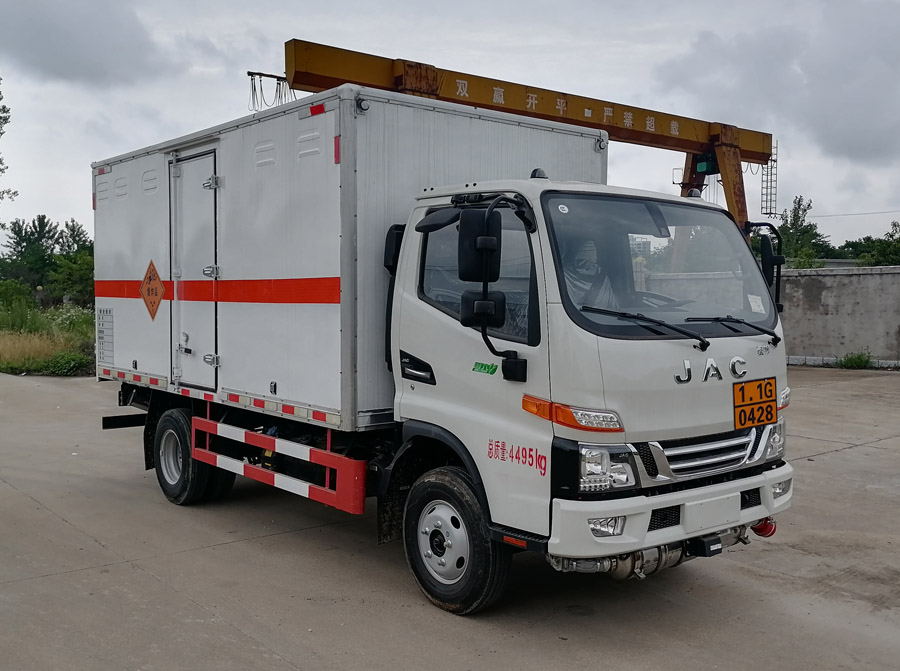 順風(fēng)智造牌SFZ5045XQYH6爆破器材運(yùn)輸車公告圖片