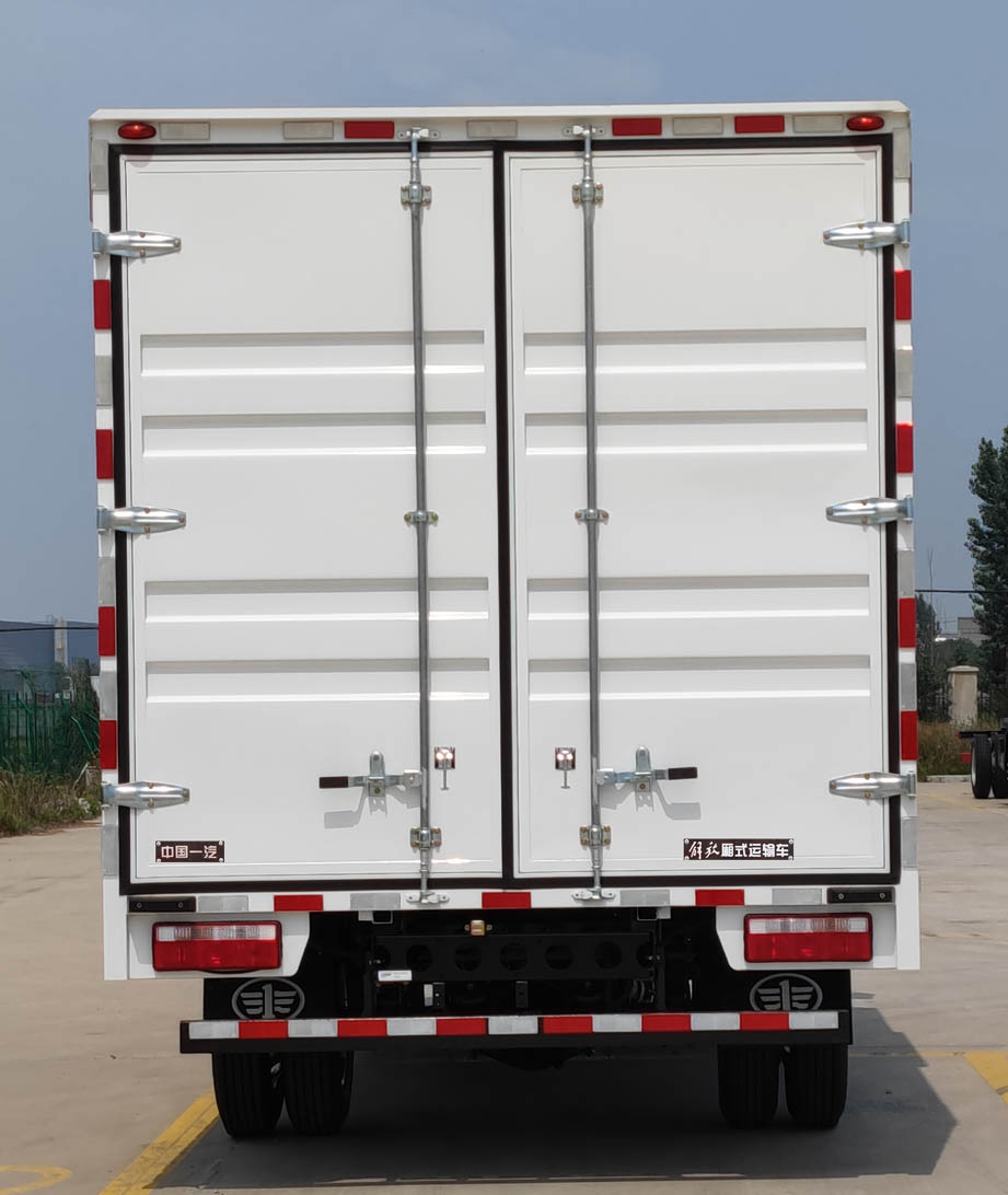 解放牌CA5049XXYP40K50L2E6A84廂式運(yùn)輸車公告圖片