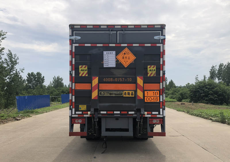 大力牌DLQ5100XQYBJ6爆破器材運(yùn)輸車公告圖片