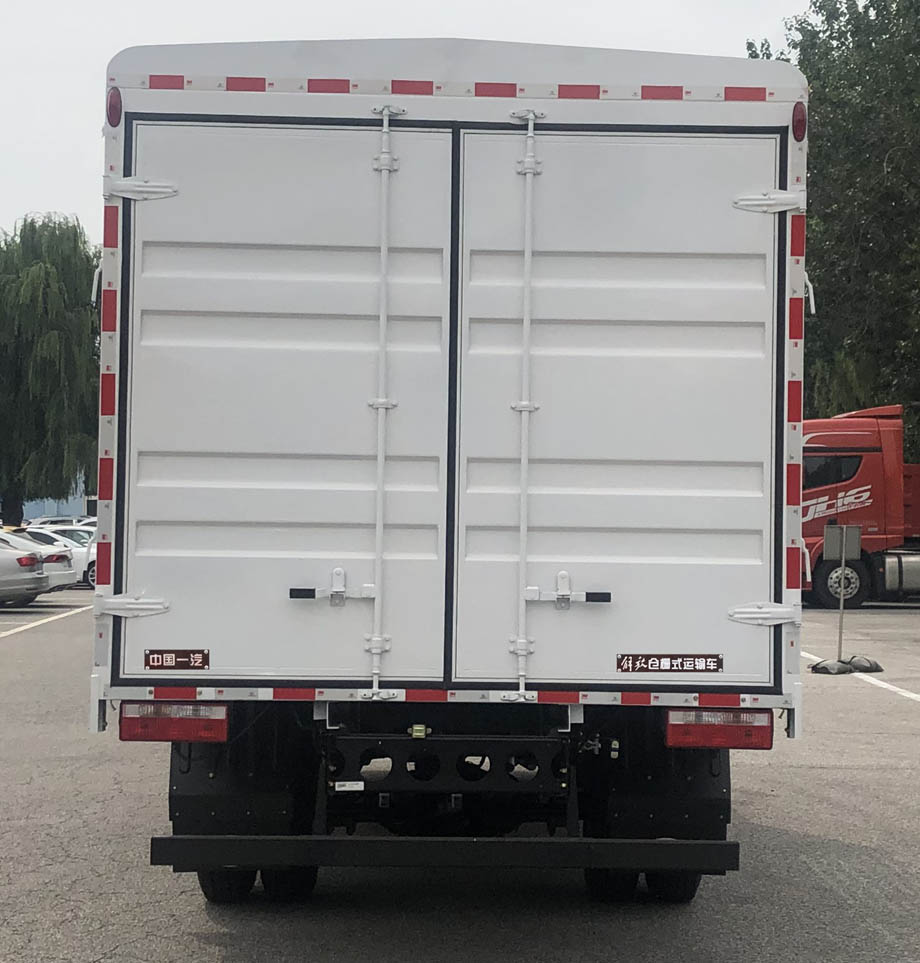 解放牌CA5100CCYP40K45L4E6A84倉(cāng)柵式運(yùn)輸車公告圖片