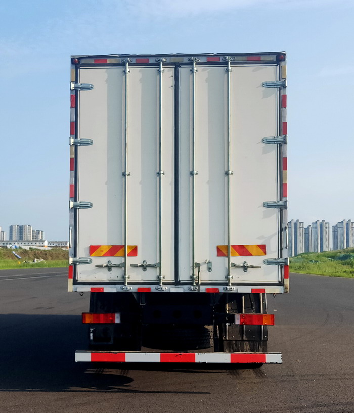 東風牌DFH5260XXYE廂式運輸車公告圖片