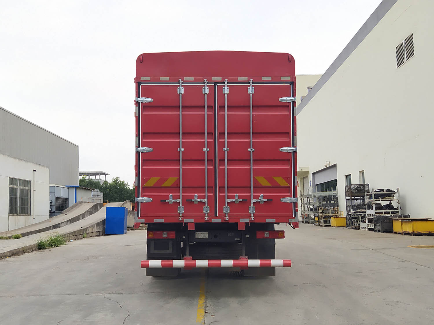 陜汽牌SX5189CCYLA501F3倉柵式運輸車公告圖片