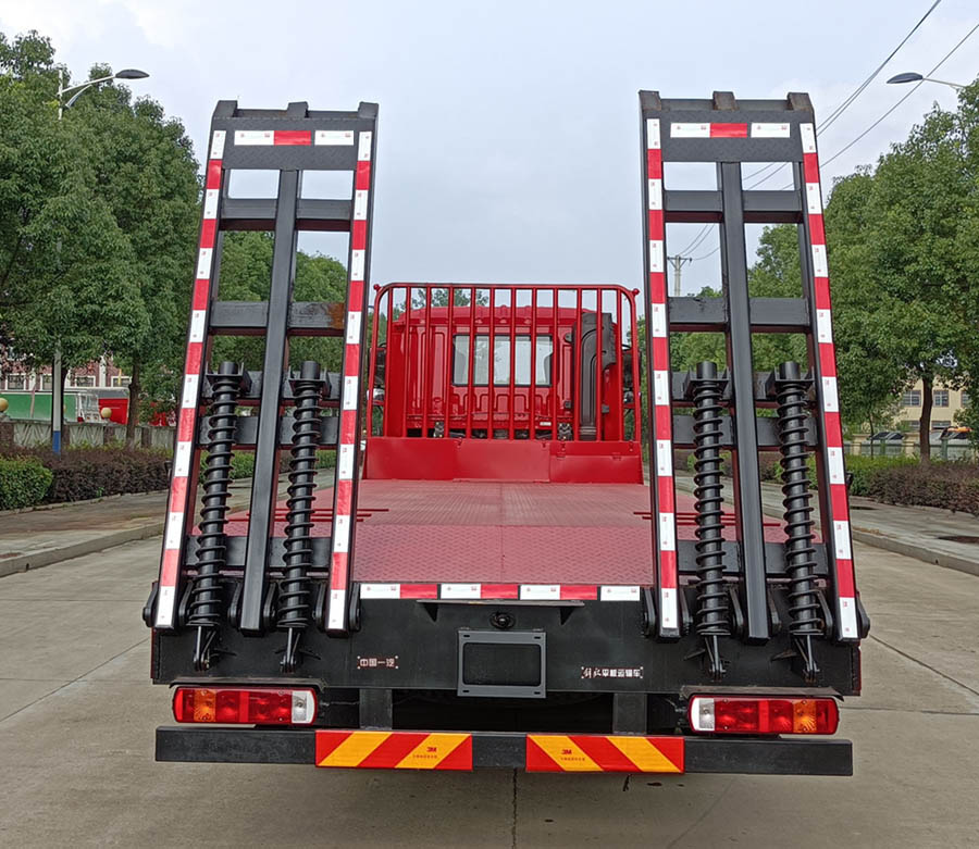 解放牌CA5250TPBP1K2L4T1E6A81平板運(yùn)輸車公告圖片