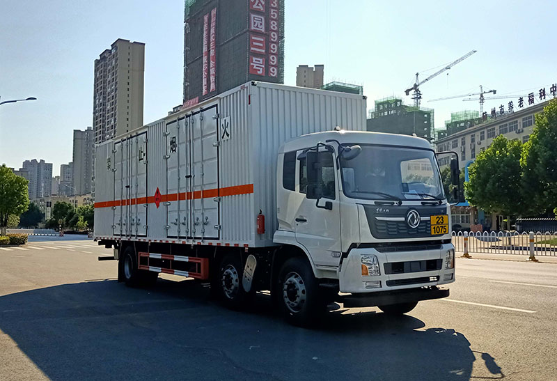 楚飛牌CLQ5260XRQ6D易燃?xì)怏w廂式運(yùn)輸車