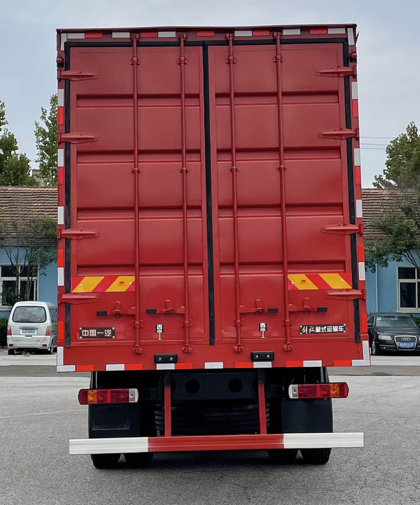 解放牌CA5310XXYP2K2L7T4E6A80廂式運(yùn)輸車公告圖片