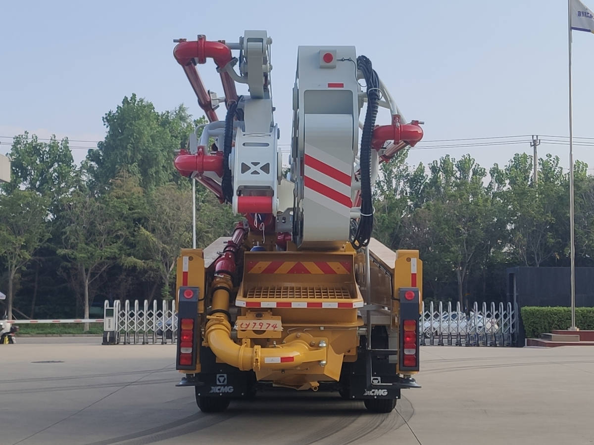 徐工牌XZS5550THBZ混凝土泵車公告圖片