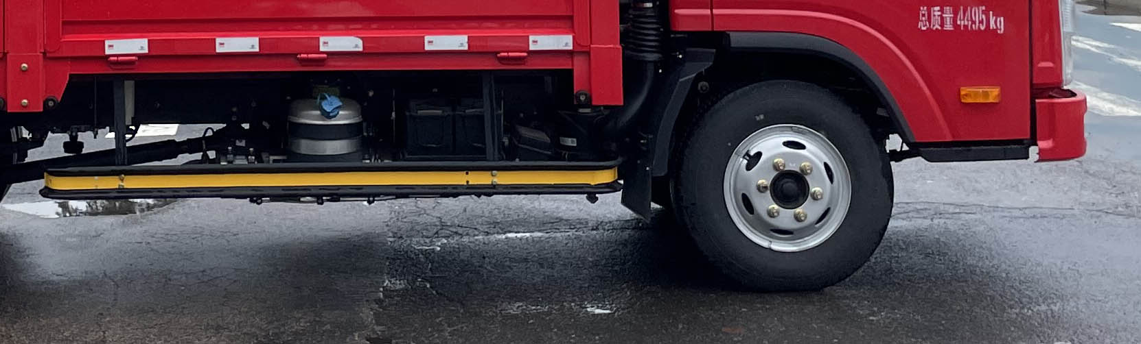 解放牌CA5047XXYP40K50L2E6A84廂式運輸車公告圖片