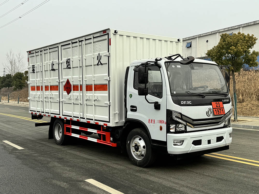 豐霸牌STD5125XRQEQ6易燃?xì)怏w廂式運(yùn)輸車