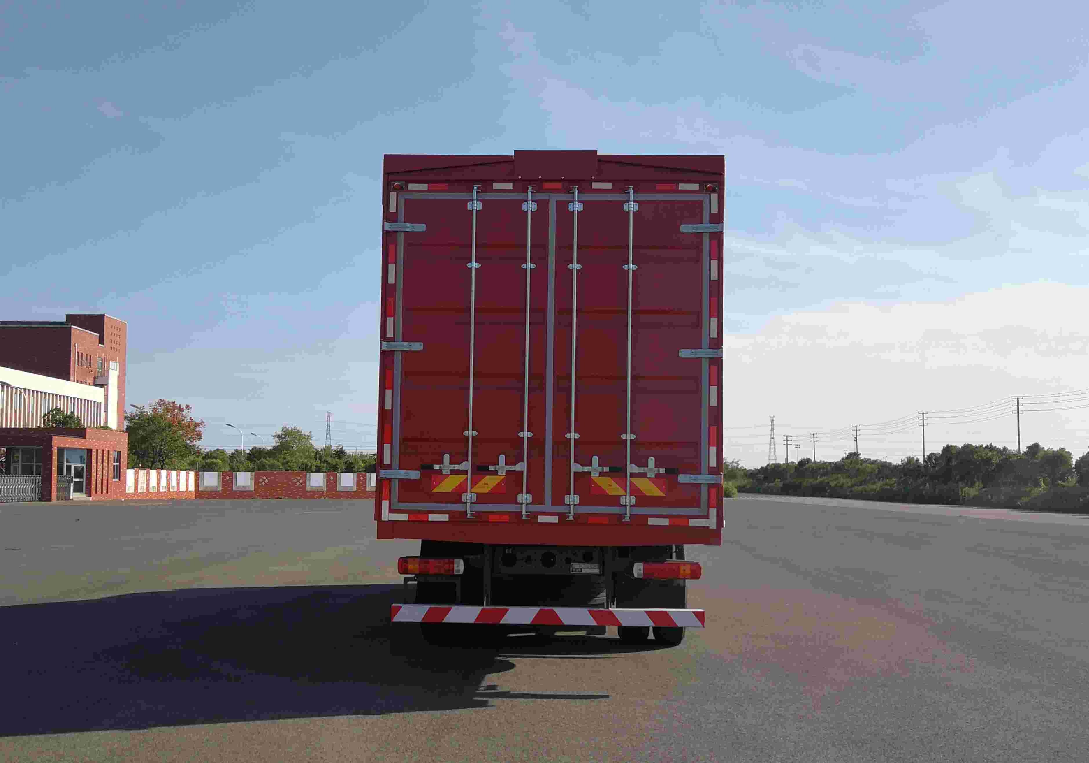 豪沃牌ZZ5187XYKK501GF1翼開啟廂式車公告圖片