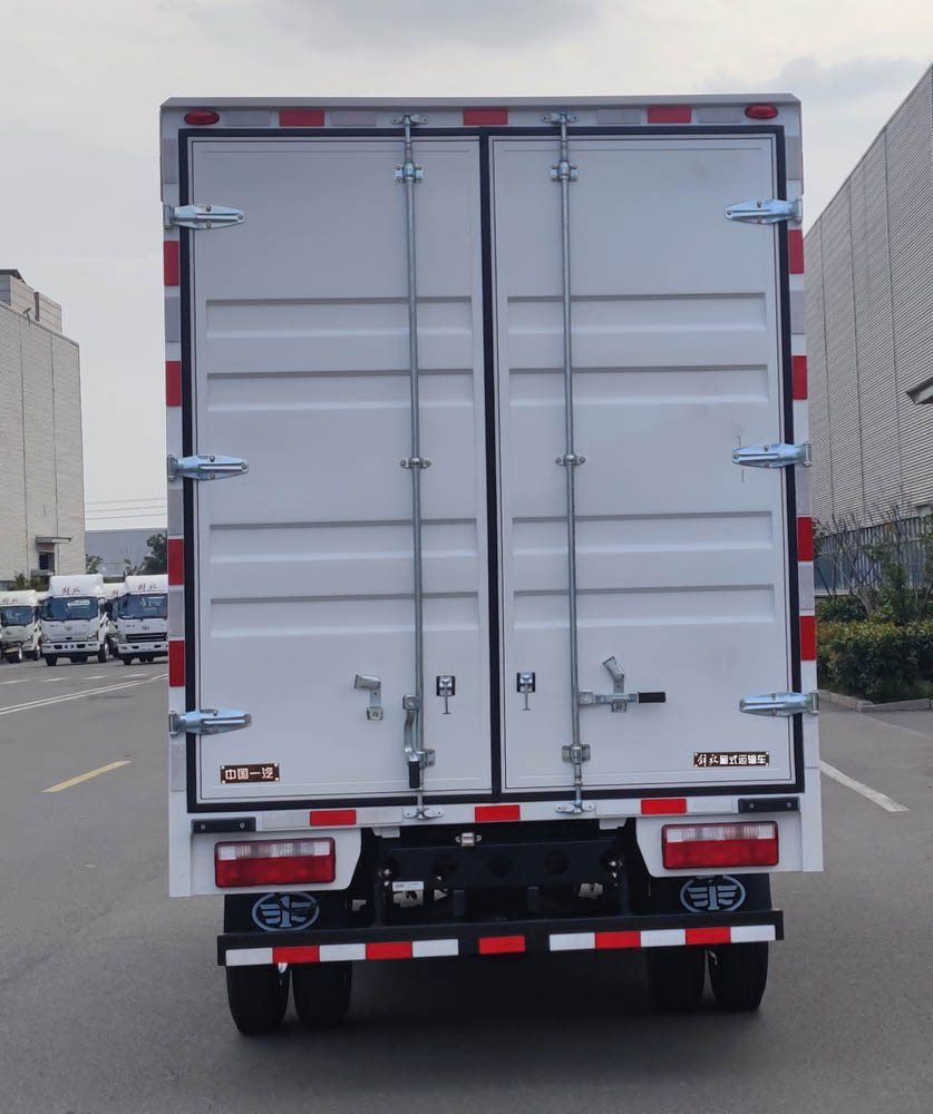 解放牌CA5049XXYP40K41L2E6A84廂式運輸車公告圖片