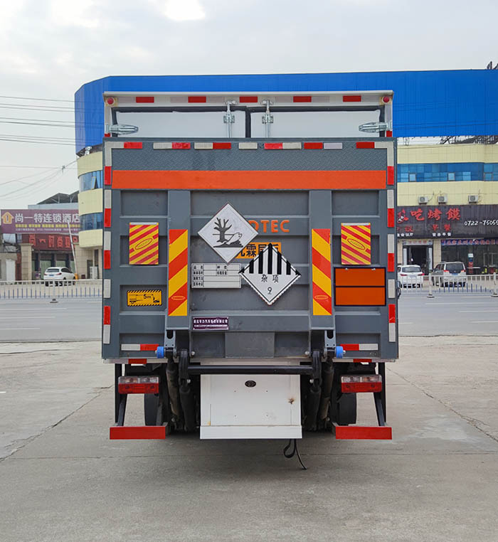 專力牌ZLC5100XZWZ6雜項危險物品廂式運輸車公告圖片