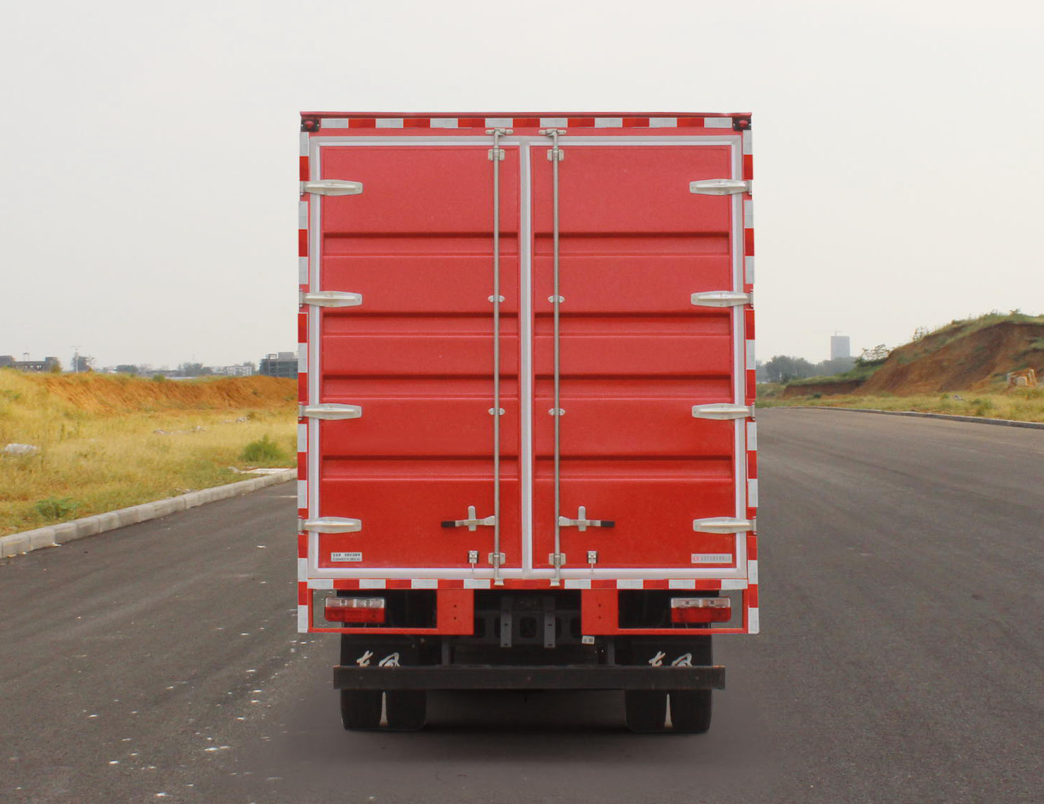 東風(fēng)牌EQ5121XXY8TDEAC廂式運(yùn)輸車公告圖片