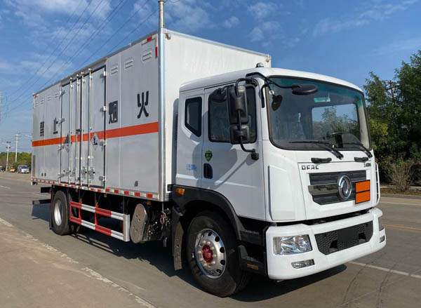 楚勝牌CSC5185XZW6雜項(xiàng)危險物品廂式運(yùn)輸車公告圖片