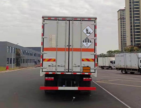 楚勝牌CSC5185XZW6雜項(xiàng)危險物品廂式運(yùn)輸車公告圖片
