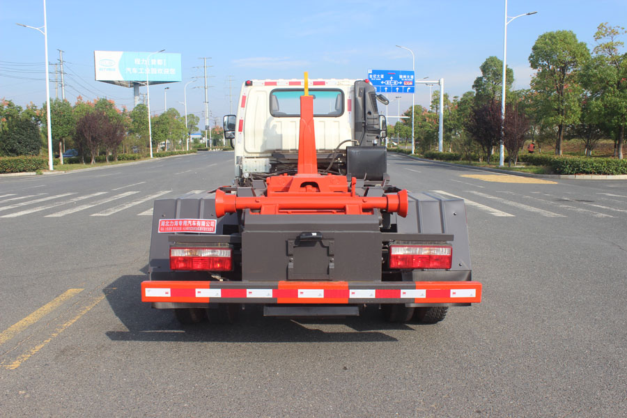 力海通牌HLH5070ZXXFD6車廂可卸式垃圾車公告圖片
