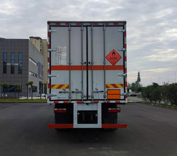 楚勝牌CSC5185XRY6易燃液體廂式運輸車公告圖片