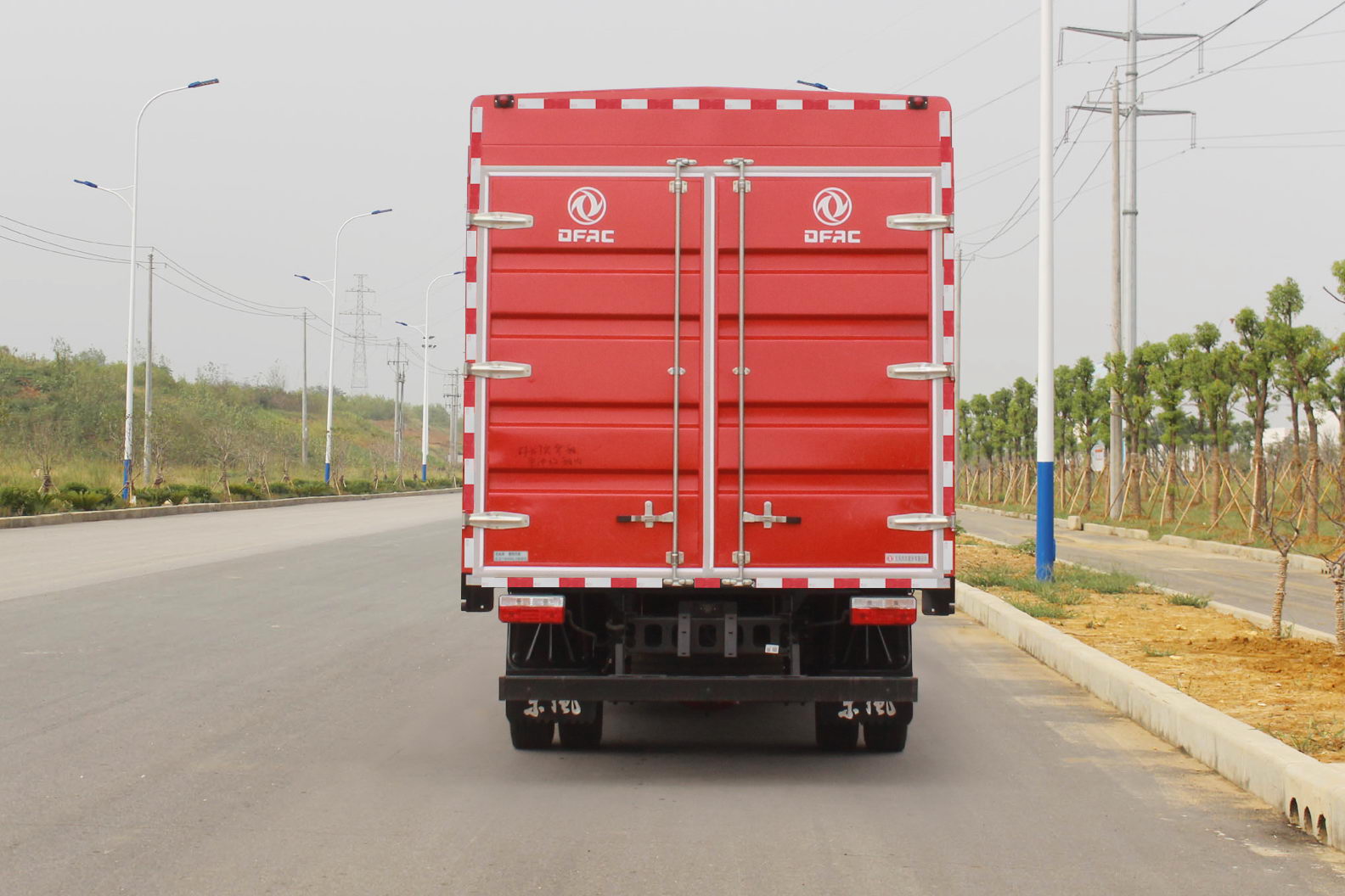 東風牌EQ5121CCY8TDEAC倉柵式運輸車公告圖片