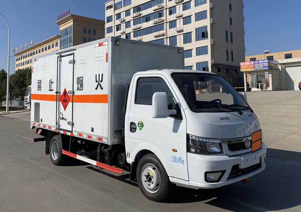 楚勝牌CSC5045XRY6易燃液體廂式運(yùn)輸車(chē)