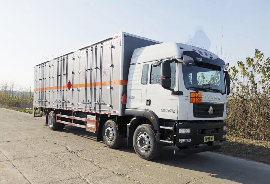 大力牌DLQ5262XRYZZ6易燃液體廂式運(yùn)輸車公告圖片