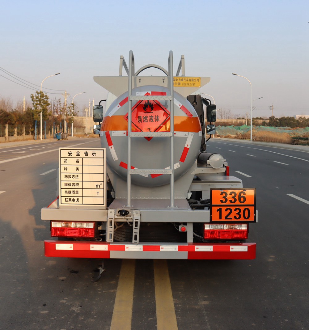 中汽力威牌HLW5040GRYEQ6易燃液體罐式運輸車公告圖片