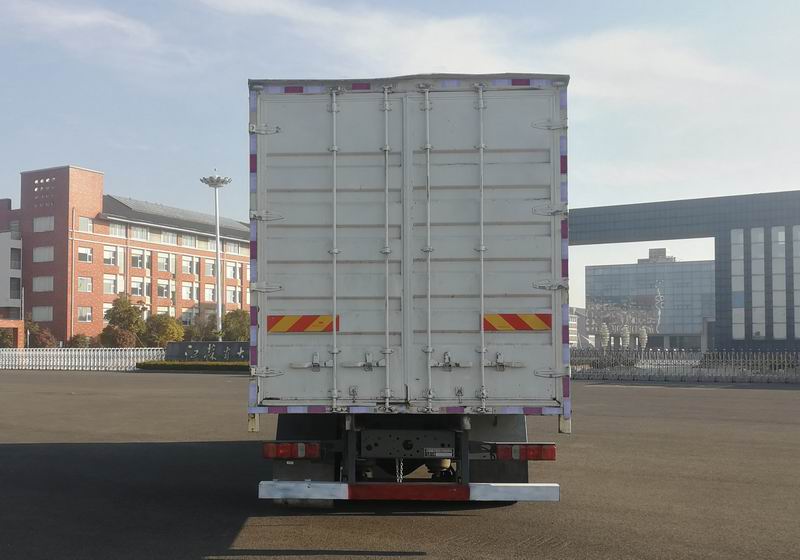 汕德卡牌ZZ5186XXYK501GF1B廂式運輸車公告圖片