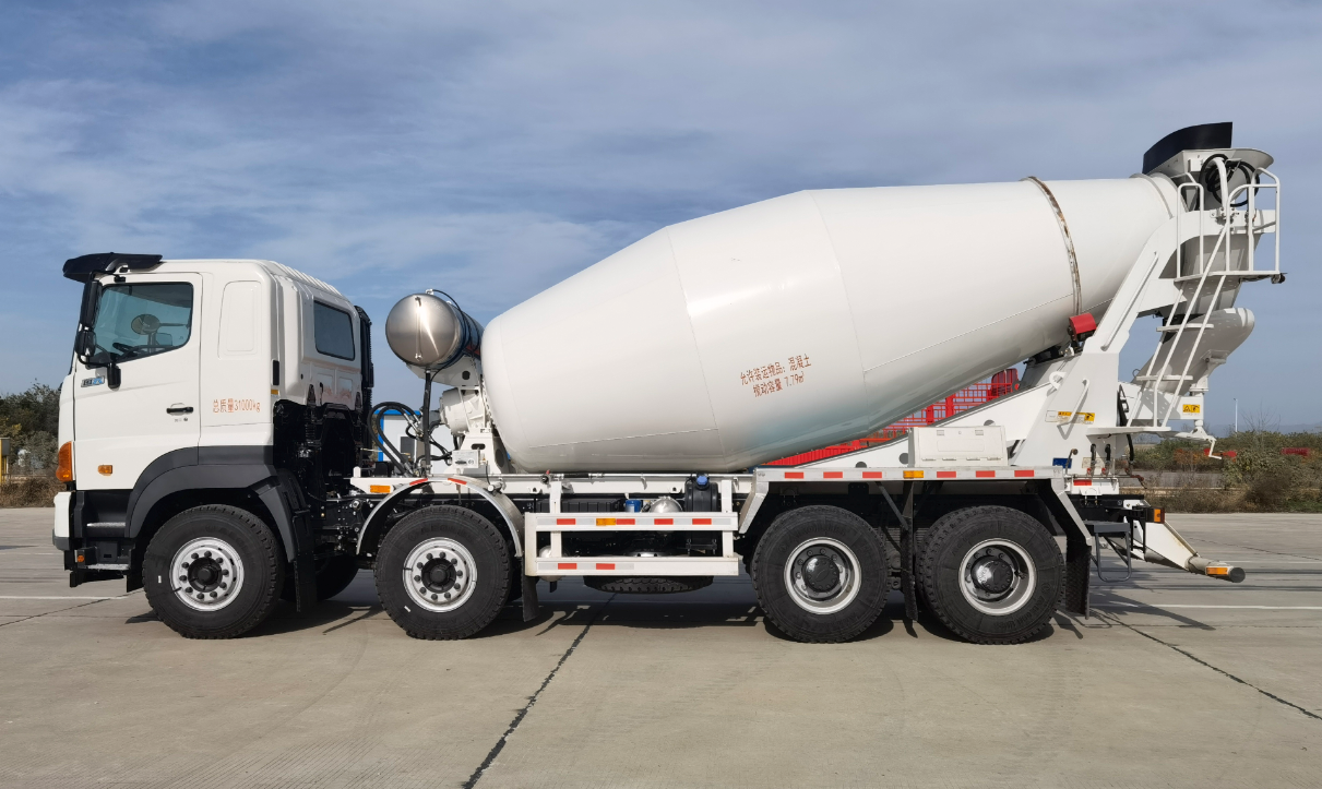 日野牌YC5311GJBFY8JS6混凝土攪拌運(yùn)輸車公告圖片