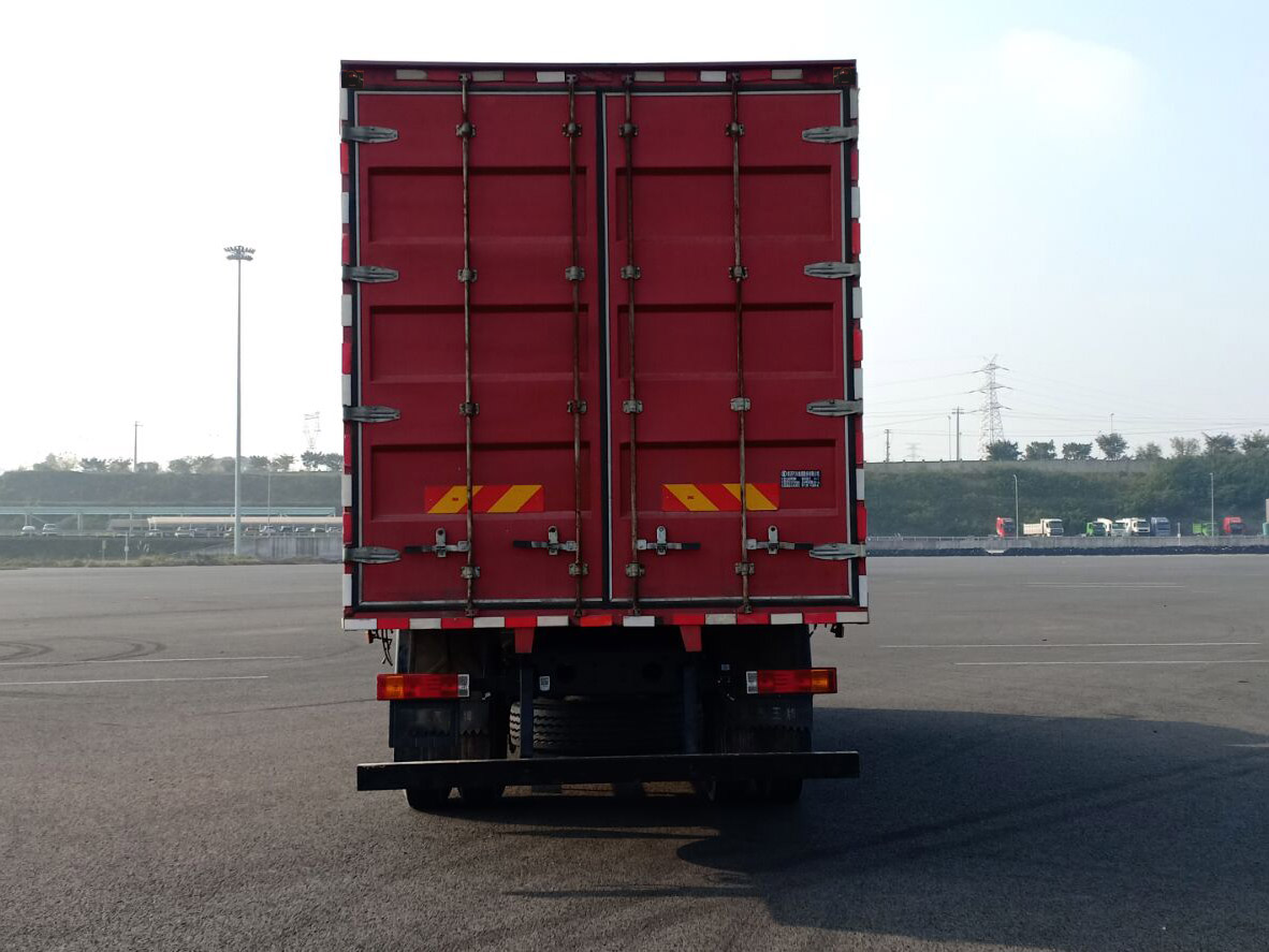 陜汽牌SX5171XXYGP6501廂式運(yùn)輸車公告圖片