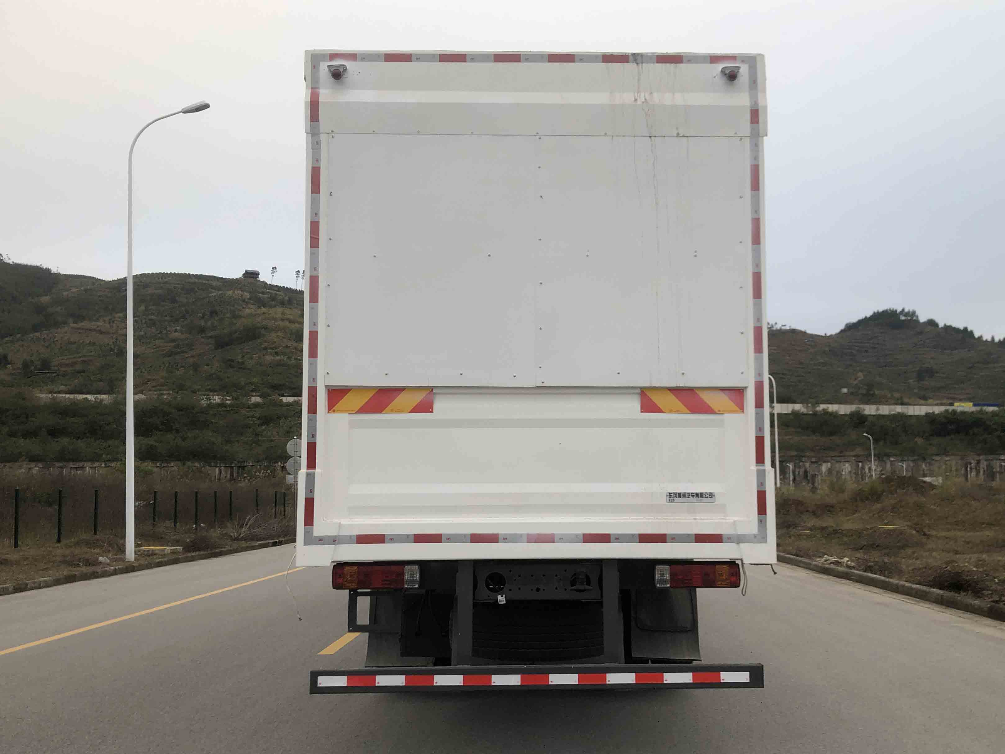 乘龍牌LZ5250XXYH5CC2廂式運輸車公告圖片