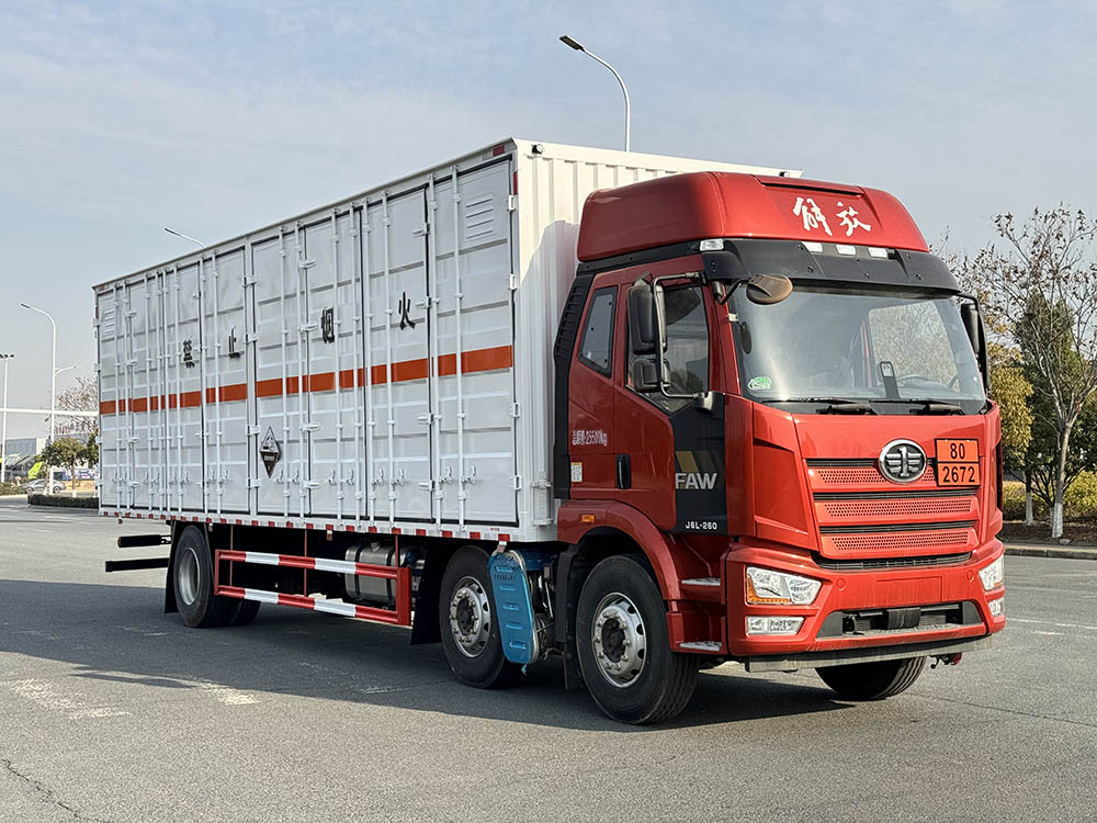 豐霸牌STD5260XFWCA6腐蝕性物品廂式運(yùn)輸車